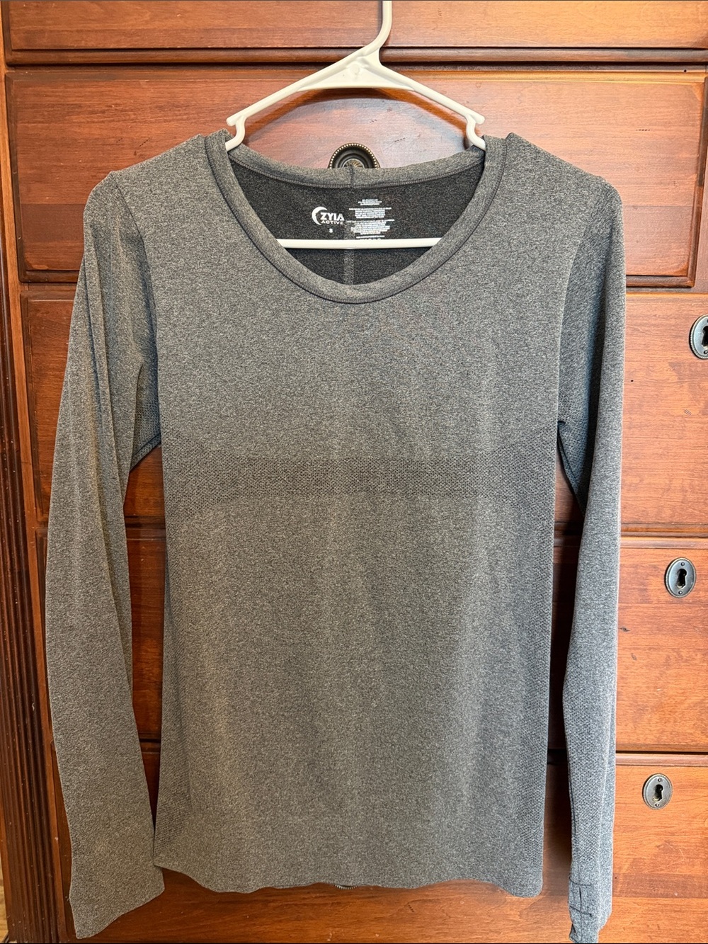 Zyia Women's Gray Long Sleeve Crew Tee